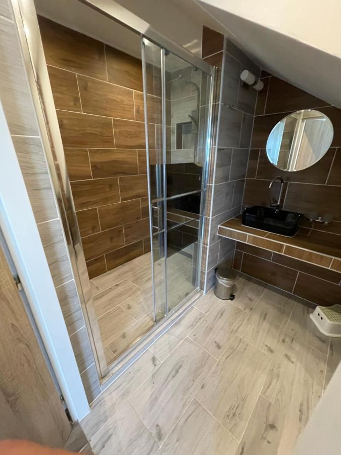 Maxovo Kralovstvi Lägenhet Rovensko pod Troskami Exteriör bild