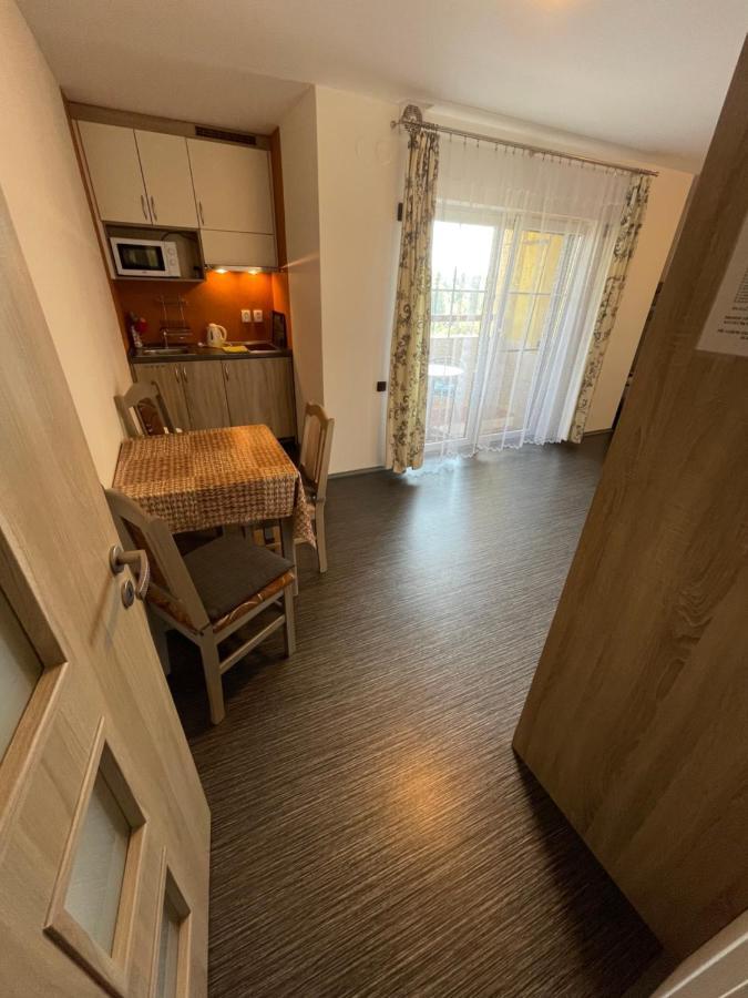 Maxovo Kralovstvi Lägenhet Rovensko pod Troskami Exteriör bild
