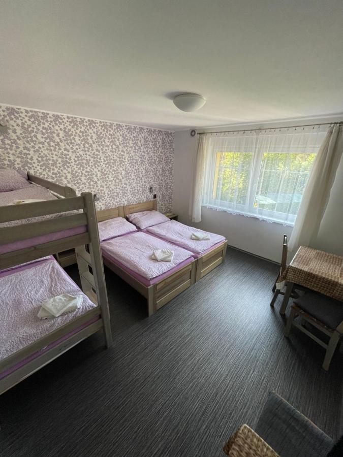 Maxovo Kralovstvi Lägenhet Rovensko pod Troskami Exteriör bild