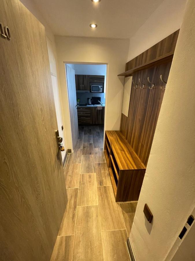 Maxovo Kralovstvi Lägenhet Rovensko pod Troskami Exteriör bild